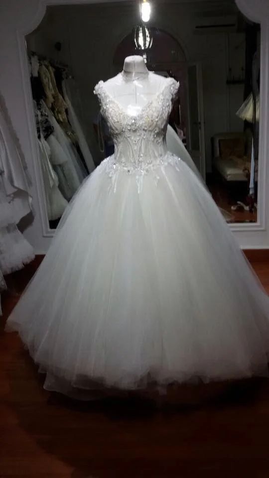 Skreddersydd haute couture brudekjole hos Nourvan i Os